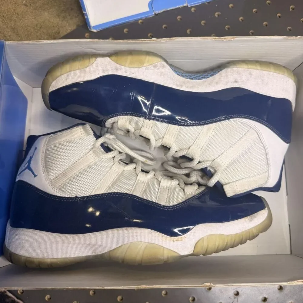 Jordan Men's Blue and Navy Trainers